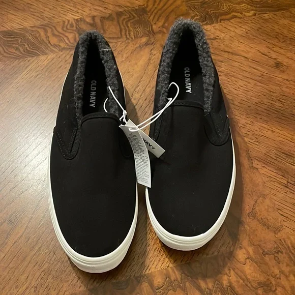 Old Navy Shoes Old Navy Nwt Slip Ons Black Sherpa Lined Womens